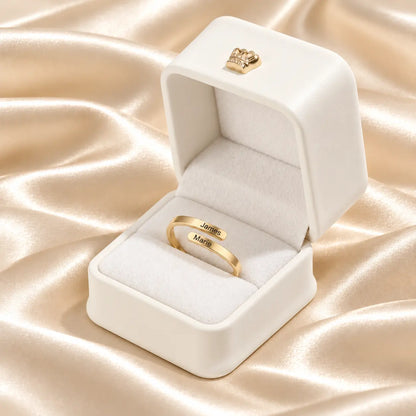 Anello con Nomi Incisi