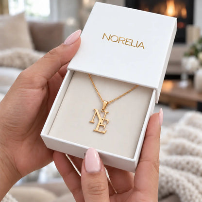 Collana con 2 iniziali intrecciate