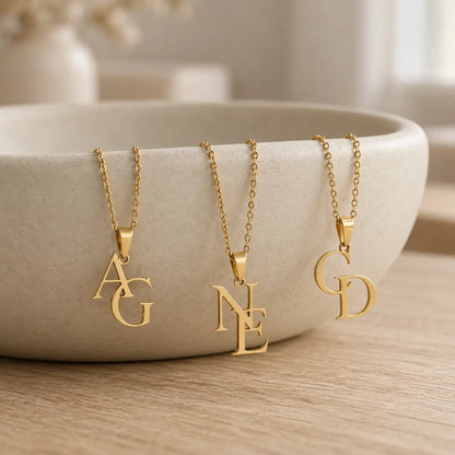 Collana con 2 iniziali intrecciate