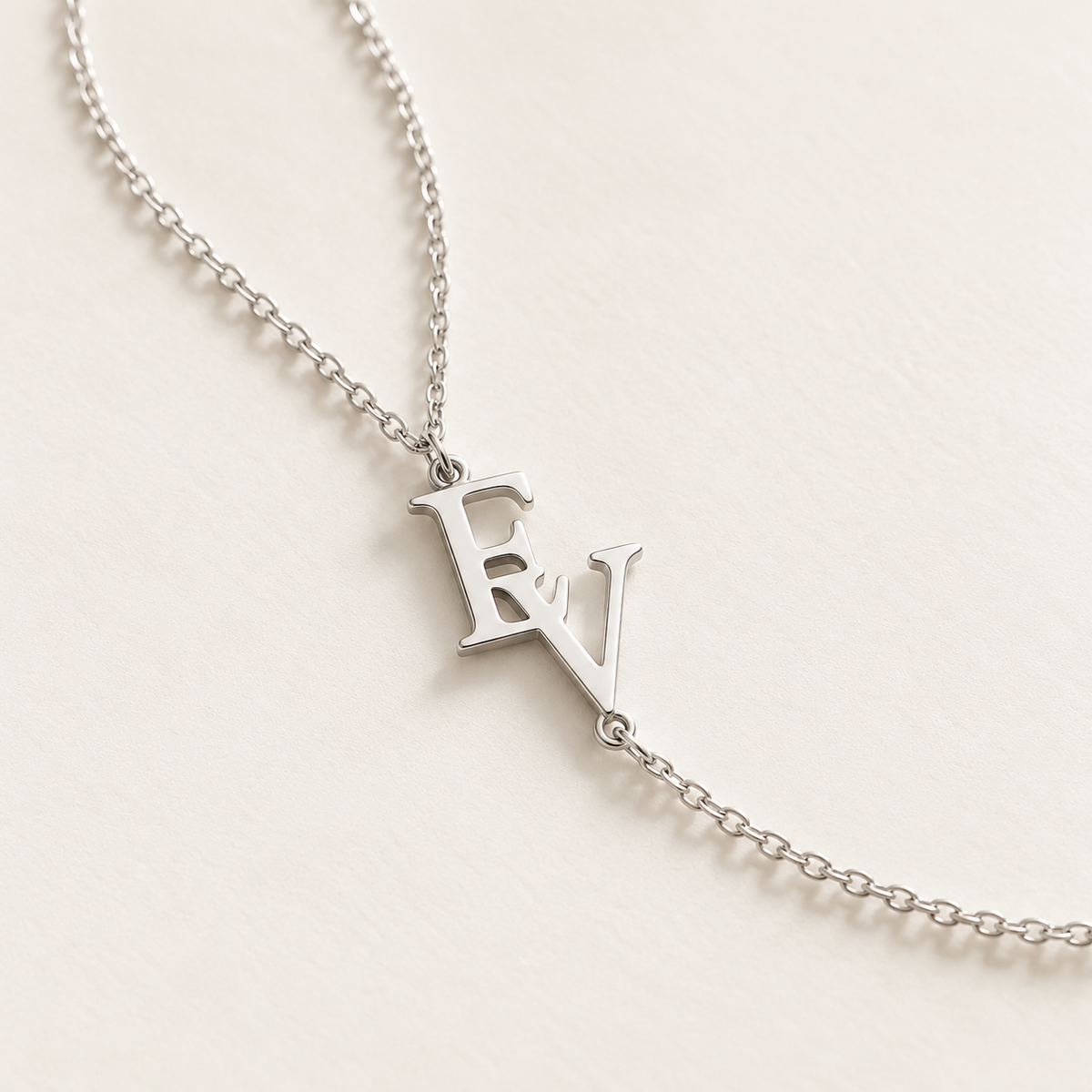 Collana Iniziali Intrecciate Avelin – argento