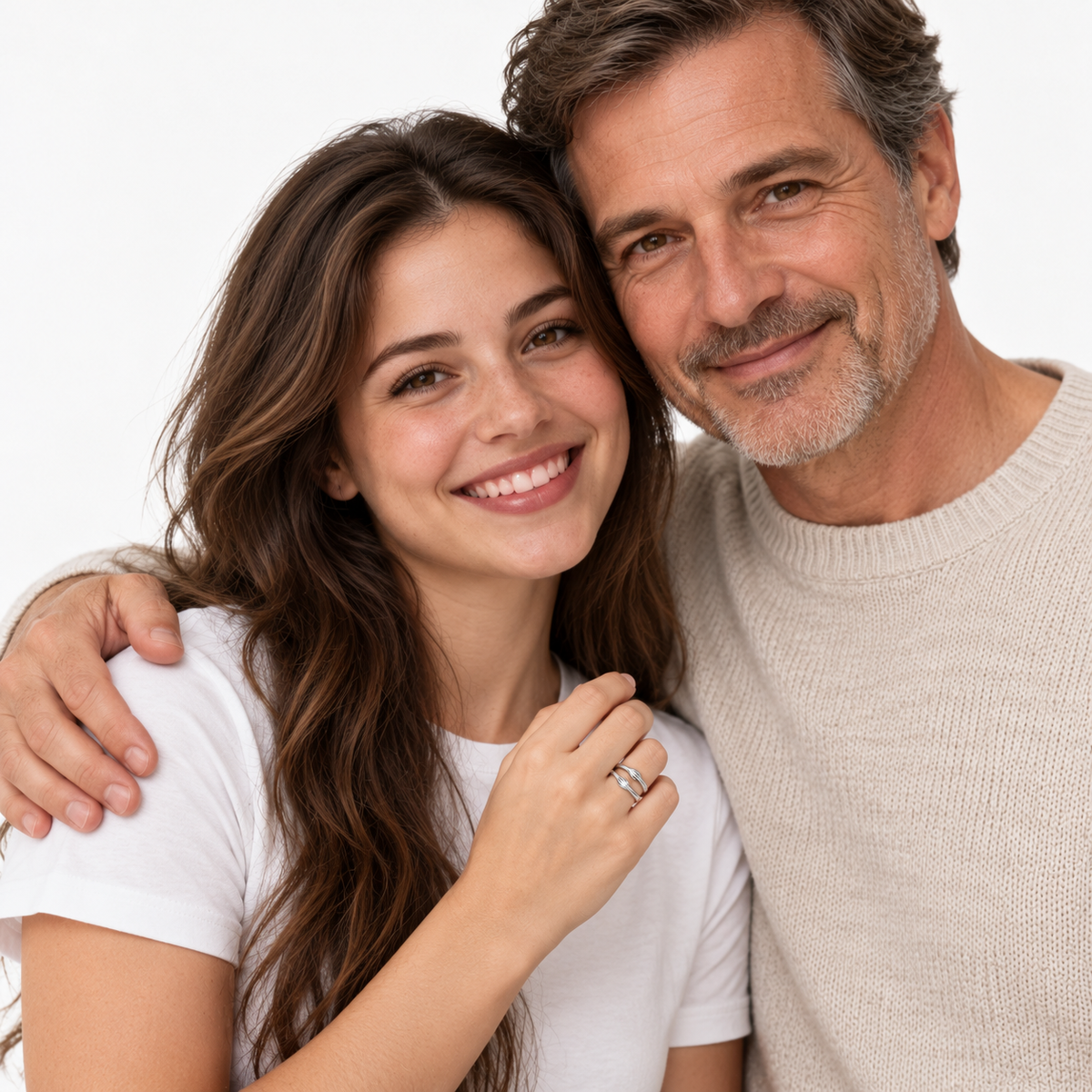 Anello Abbraccio Papà e Figlia — giovane figlia e suo papà