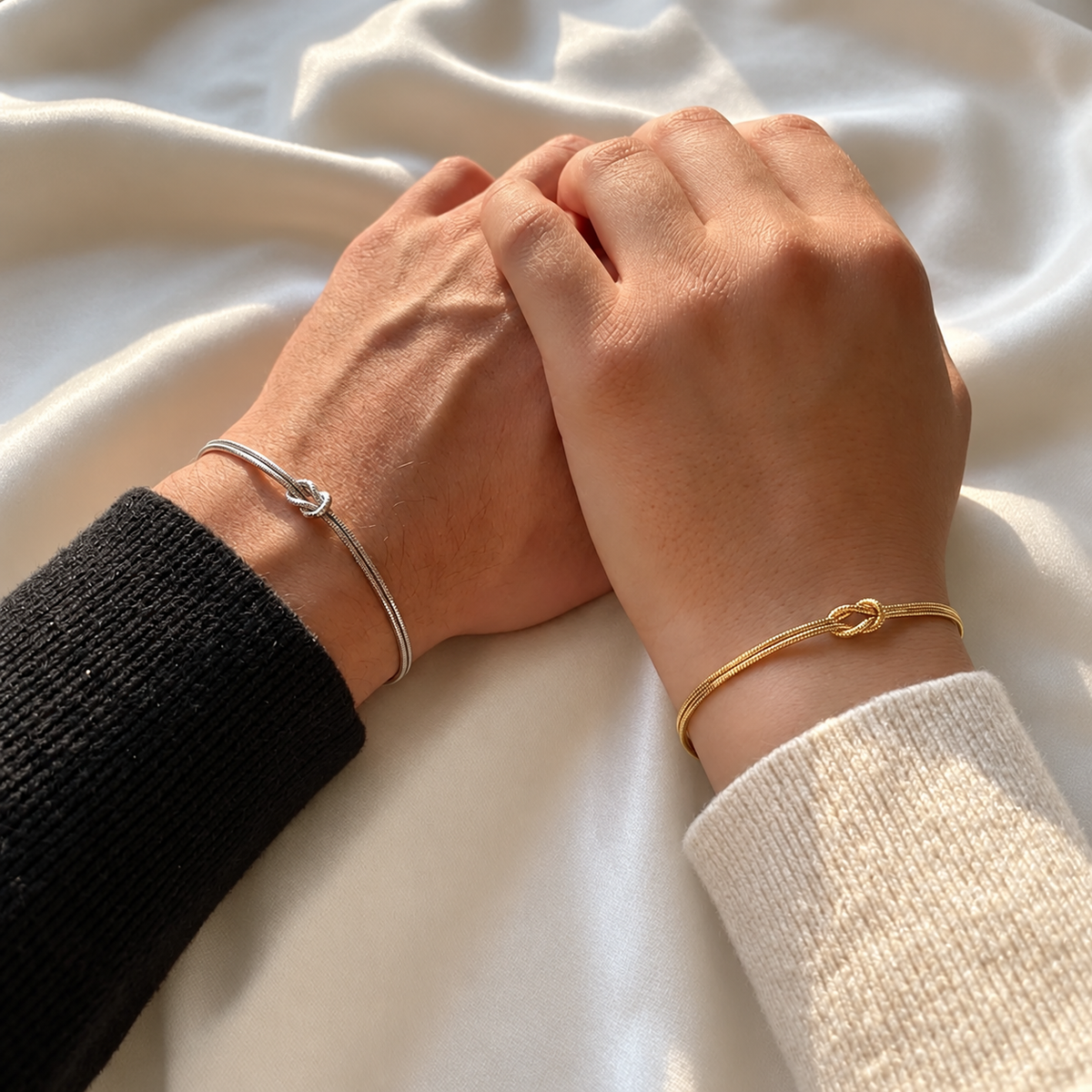 Nodo d’Amore — due mani, dorato e argento