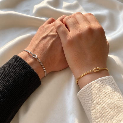 Nodo d’Amore — due mani, dorato e argento