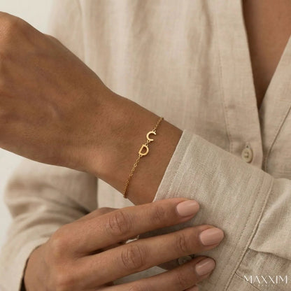 Bracciale dorato C e D — fotografia originale di riferimento