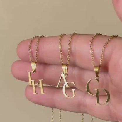 Collana con 2 iniziali intrecciate